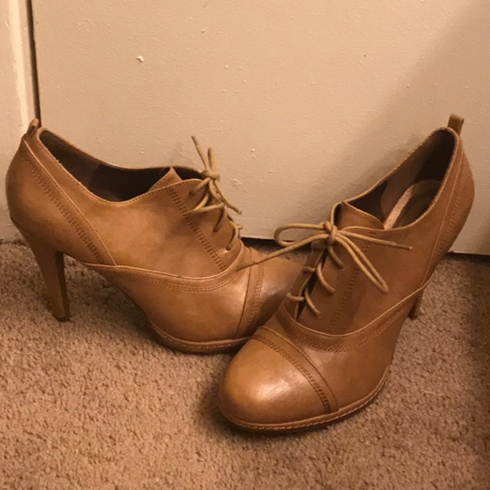 Ankle tie-up boots